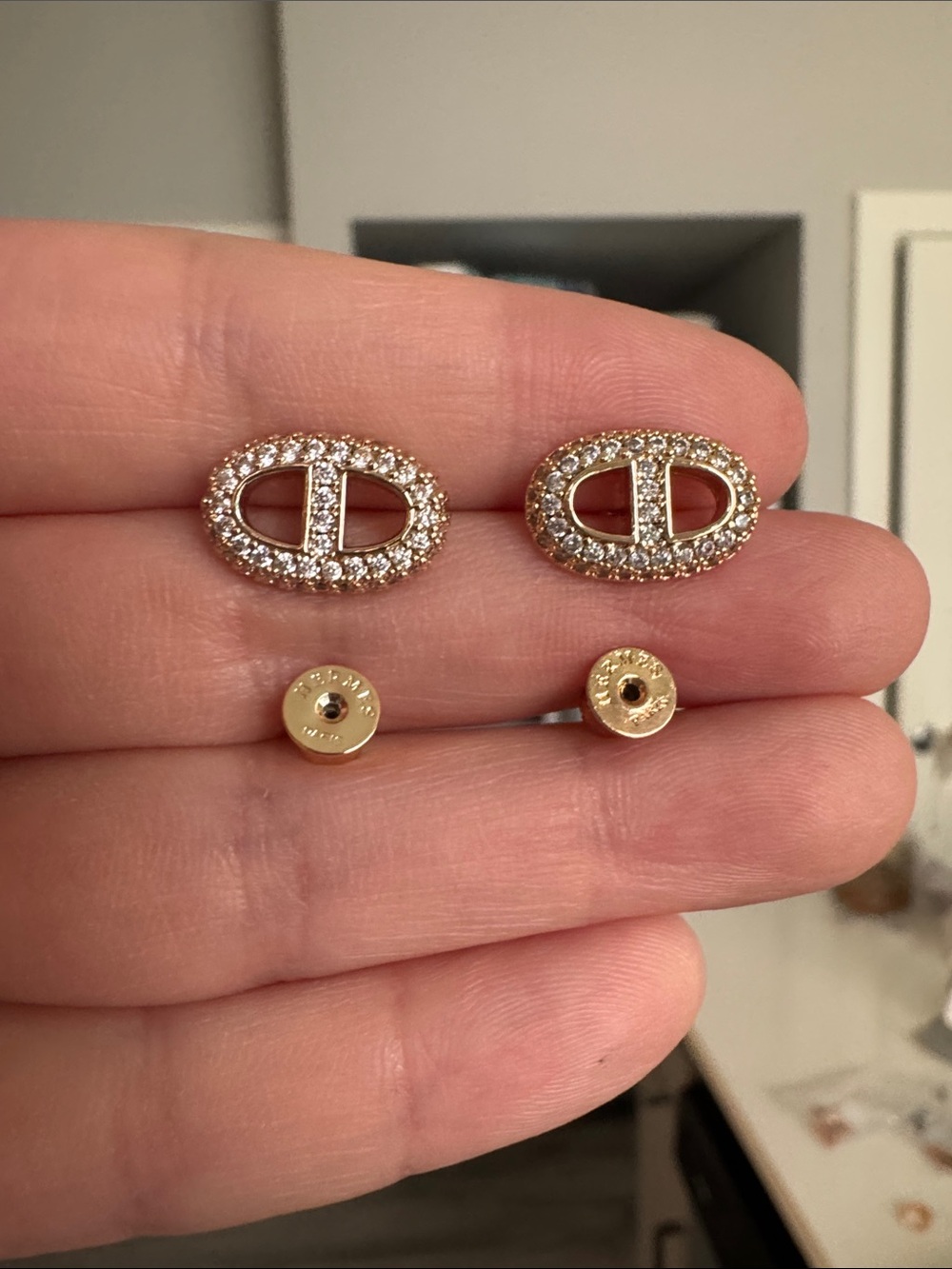 H Style Pavé Chaine d’Ancre Stud Earrings – Gold Tone
